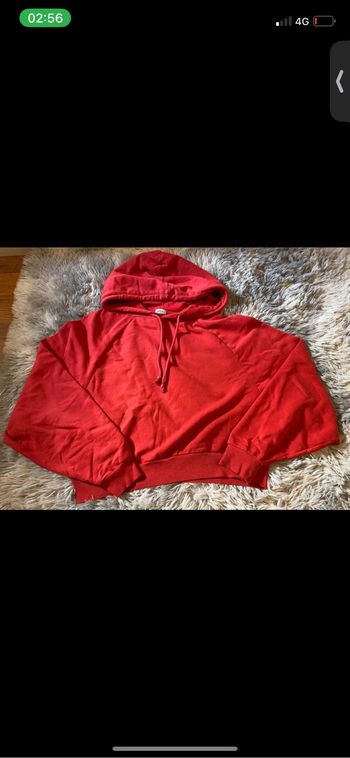 Sweat à capuche rouge