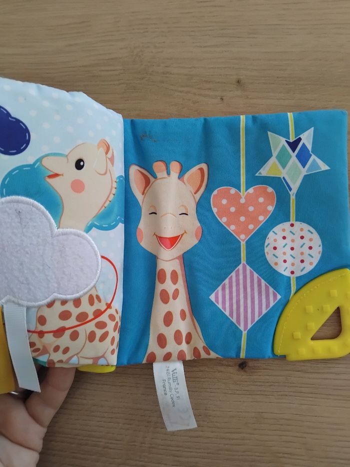 Livre d'éveil  Sophie la - photo numéro 2