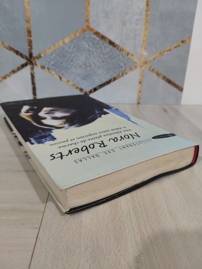 Livre grand format Lieutenant Eve Dallas Nora Roberts - photo numéro 5