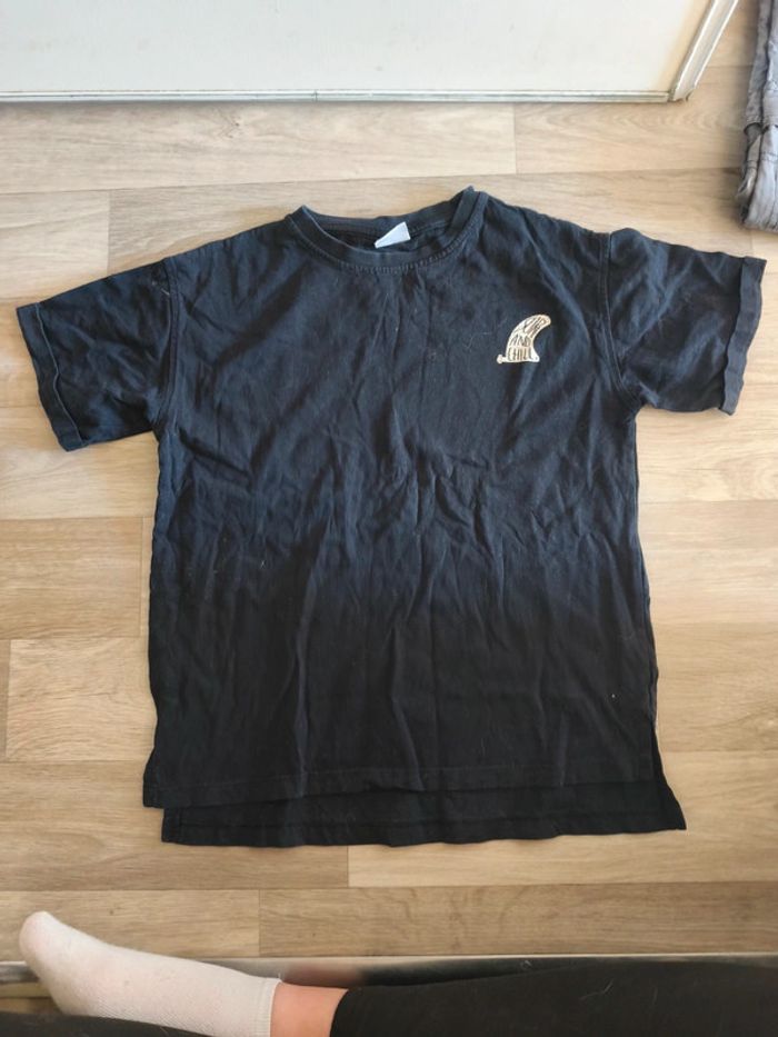 Tee shirt manches courtes taille 6 ans marque Zara