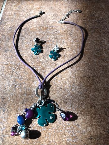 Parure collier et boucles d’oreille Ikita
