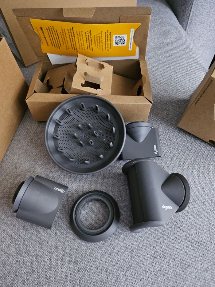 Sèche cheveux dyson  supersonique neuf - photo numéro 7