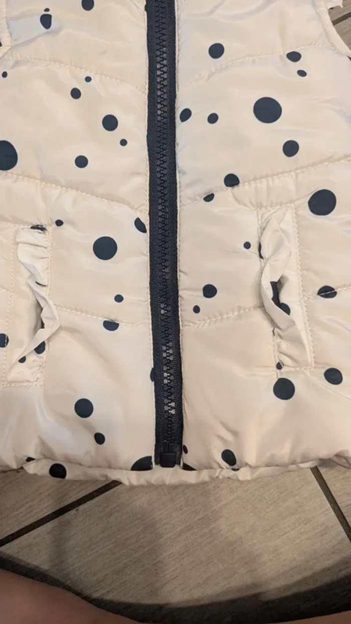 Blouson sans manches 6 mois - photo numéro 3