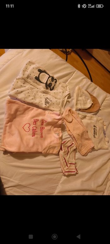 Pyjamas + bodies naissance / 0 mois