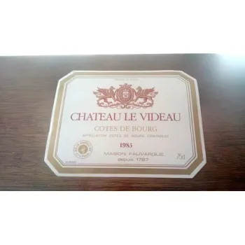 étiquette de Vin château le videau cote de Bourg 1985 neuve -