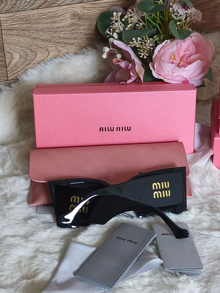 Lunette de soleil miumiu detail doré - photo numéro 6