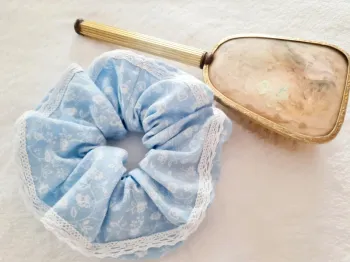 Chouchou fleuri romantique