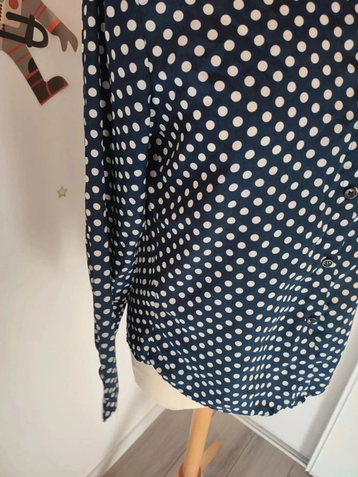 Chemise à pois blanc et bleu marine taille 38/40 très bon état - photo numéro 2