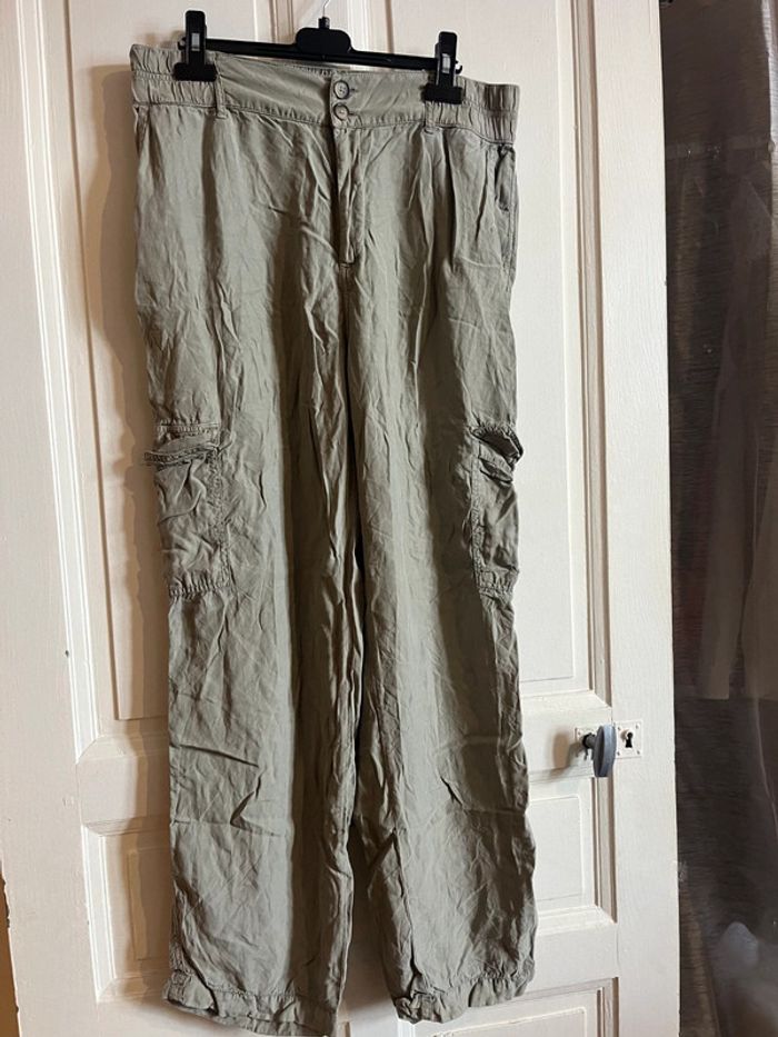 Pantalon cargo fluide in extenso taille 42 kaki