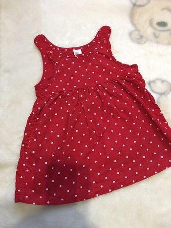 Robe rouge et blanche petite fille