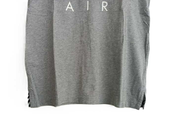 T shirt gris. Nike. Coton. Taille 12 - 13 ans. 147 - 158 cm - photo numéro 3