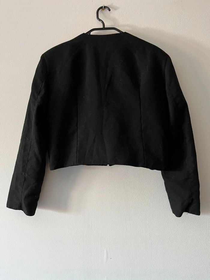 🌸 Jolie veste courtes noir avec épaulettes Taille M 🌸 - photo numéro 3