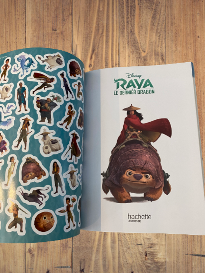 Livre d'activités 1000 stickers Disney  Raya le dernier dragon Neuf - photo numéro 3
