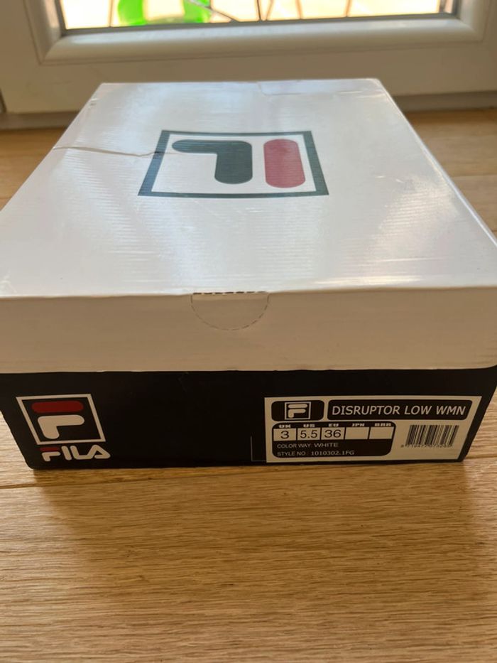 Chaussures FILA blanche Mixte Enfant Disruptor Kids Sneaker bon état 36