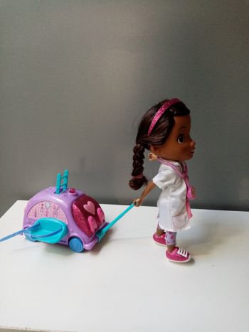 Poupée docteur la peluche