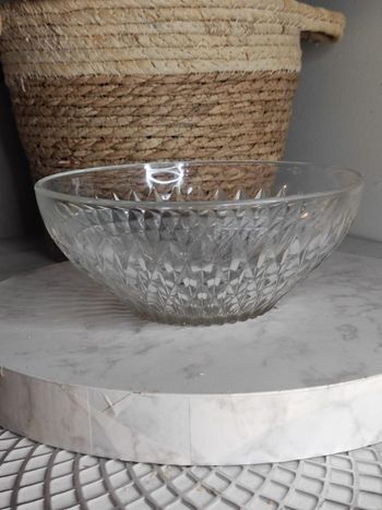 Saladier en verre moulé