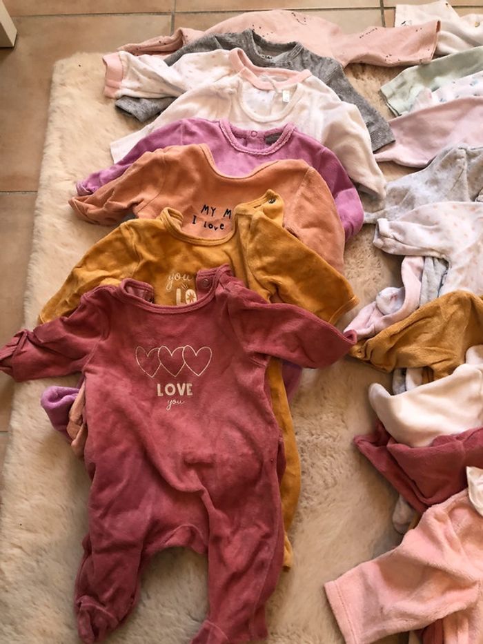 Lot 29 pyjamas 1 mois - photo numéro 2