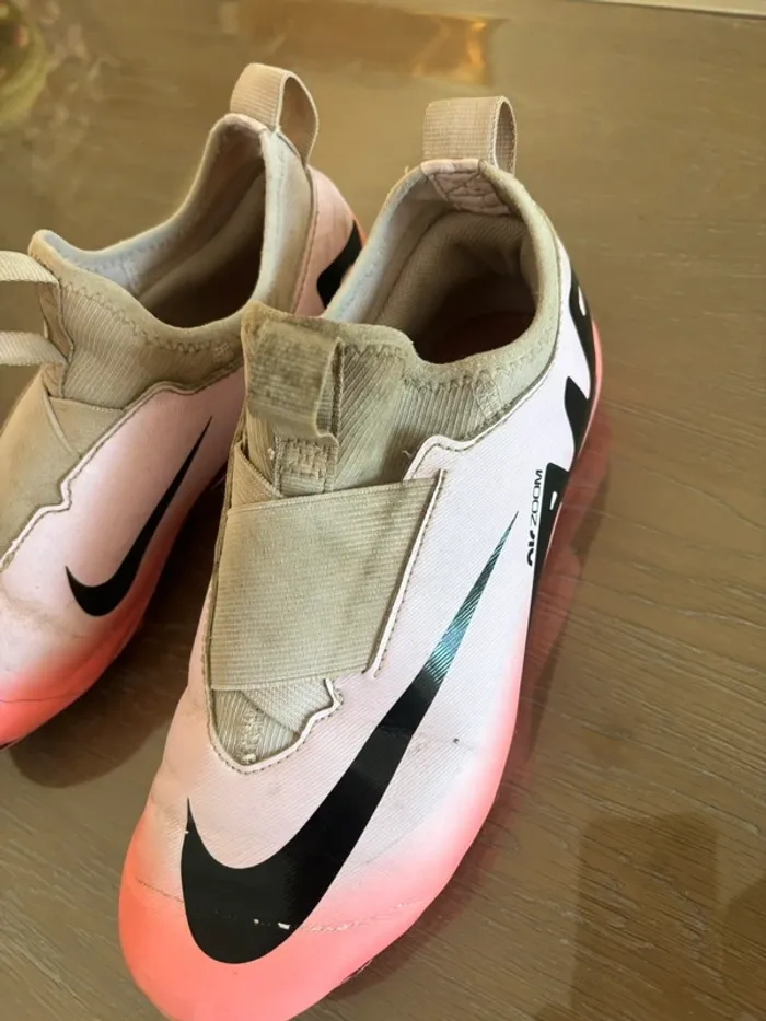 Crampons Nike taille 36 - photo numéro 2