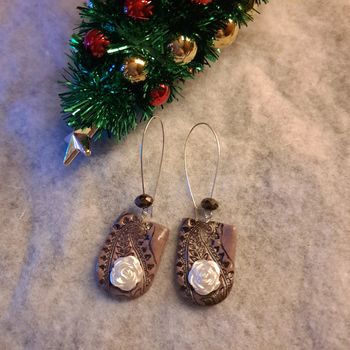 Boucles d'oreilles pendante avec pâte polymere blanc et marron