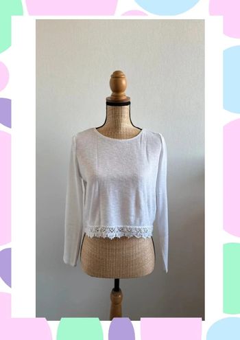Pull léger blanc avec dentelle