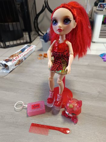 Poupée rainbow High ruby