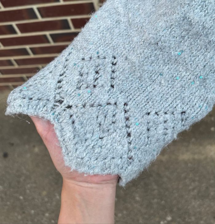 Gilet en maille grise ajourée à sequins – Miss One – Taille unique ✨🩶 - photo numéro 3