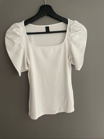 top avec épaulettes
