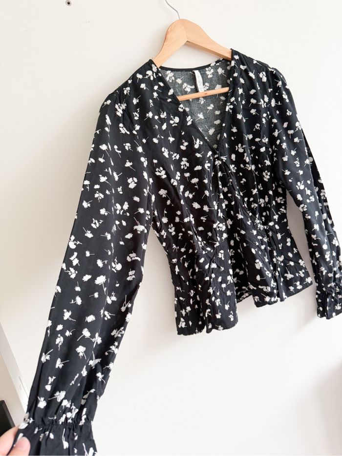 Blouse manches longues noir à motifs fleuri blanc amisu taille 38 M - photo numéro 3