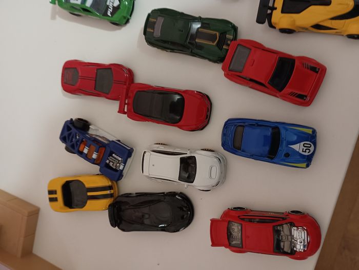 20 petites voitures hot wheels - photo numéro 3