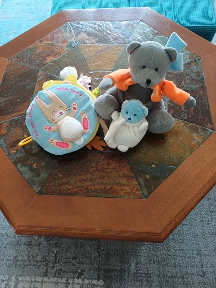 Lot peluches et livre tissu