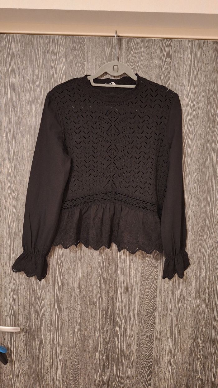Pull 2 en 1 manches chemise noir brodé