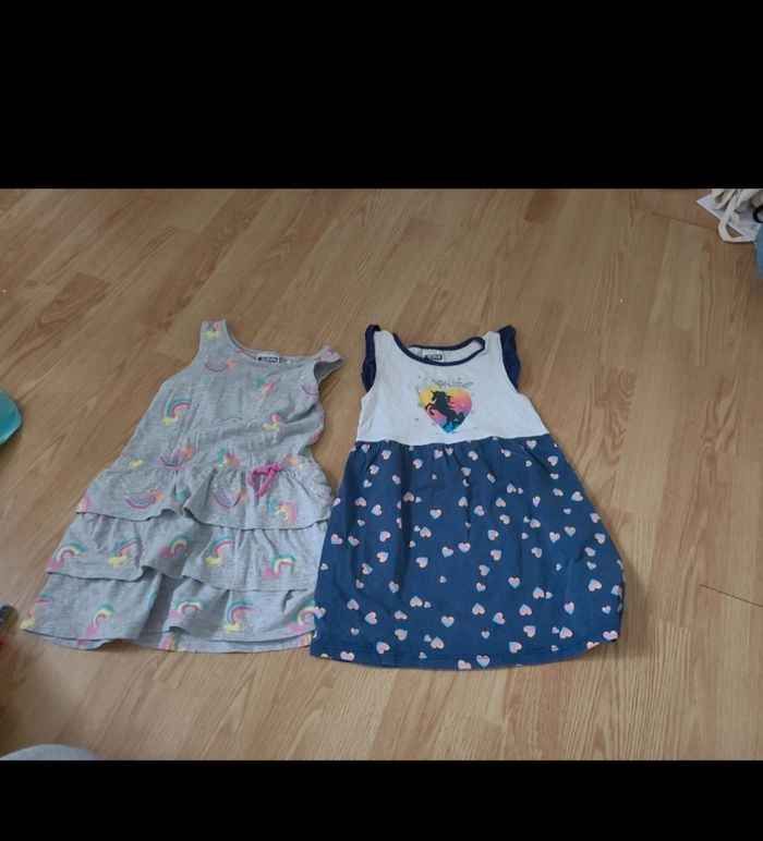 Lot vêtements fille 3ans 4ans robe jogging tee-shirts - photo numéro 6