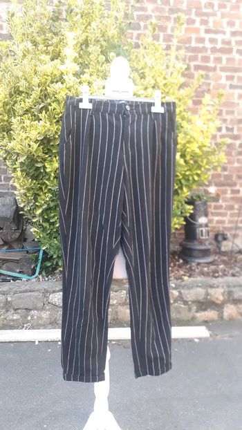 Pantalon fluide noir. Kiabi. Taille 16ans.