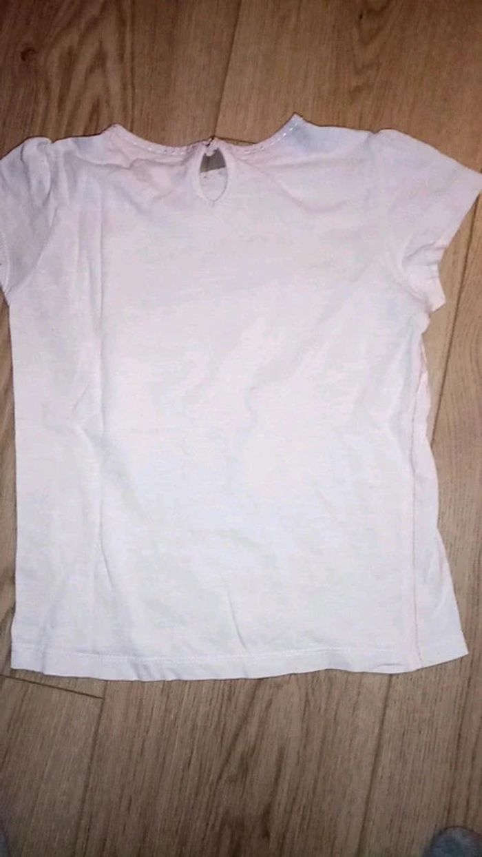 Tee shirt okaïdi fille taille 6 ans Très bon état. - photo numéro 2