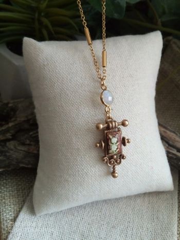 Collier vintage avec connecteur en pierre de lune naturelle