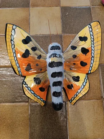 Papillon décoratif mural en porcelaine