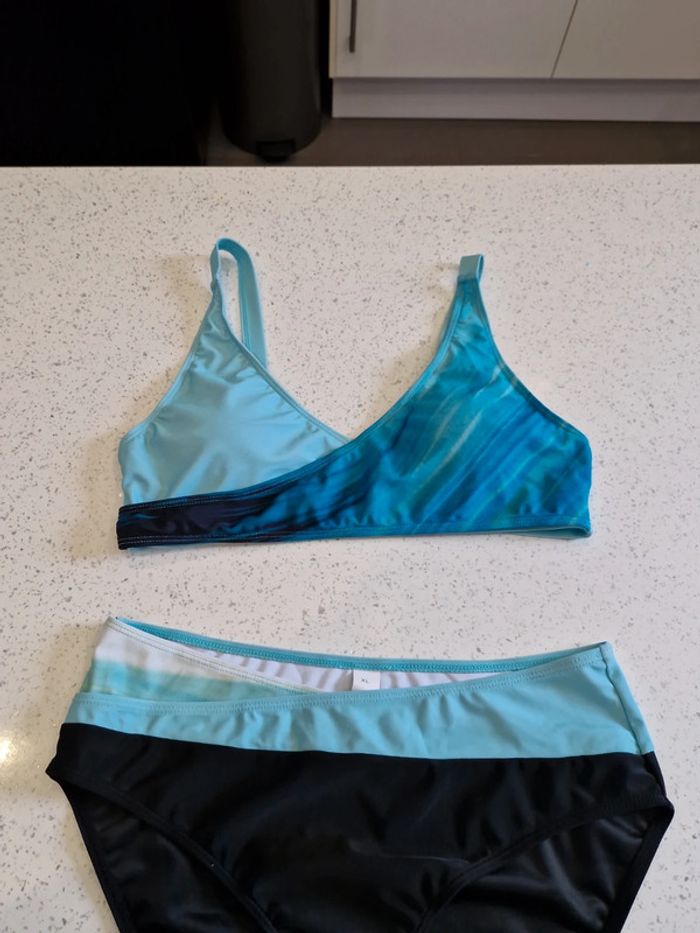 Maillot de bain 2 pièces neuf - photo numéro 3