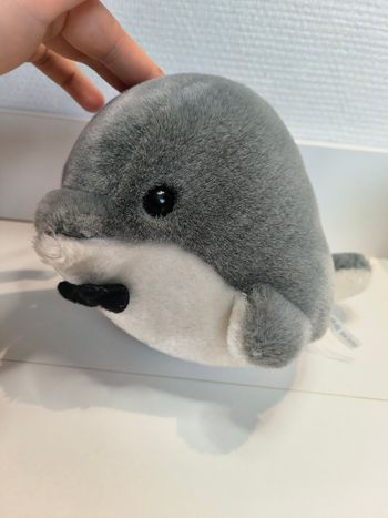 Peluche dauphin noeud papillon