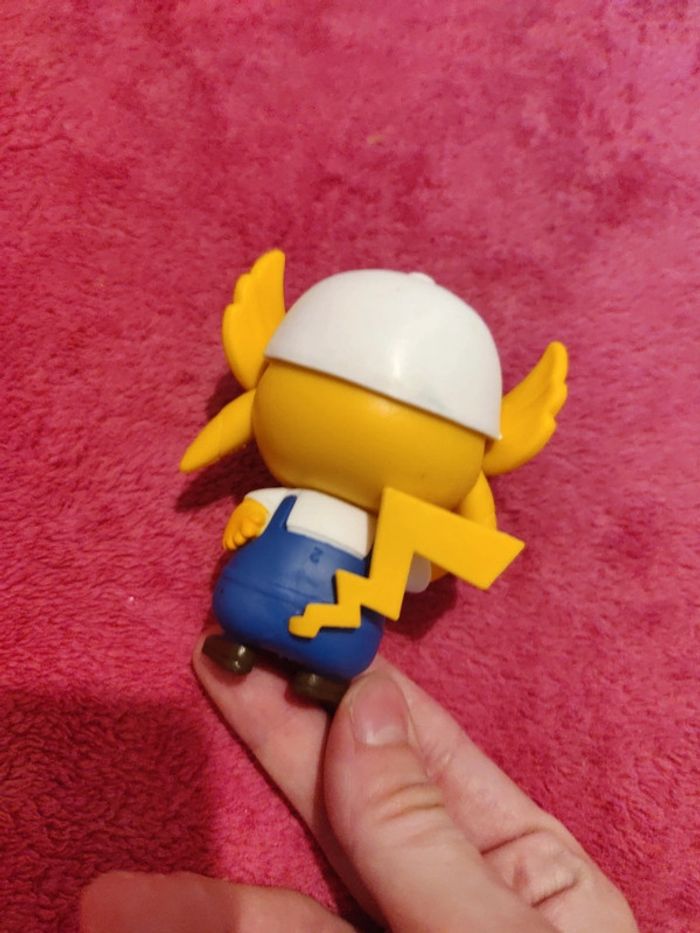 Petite figurine Pikachu - photo numéro 2