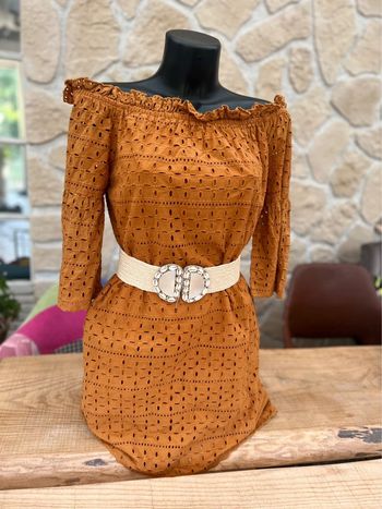 Robe épaules dénudées été camel en broderie taille L 40 blanche porte