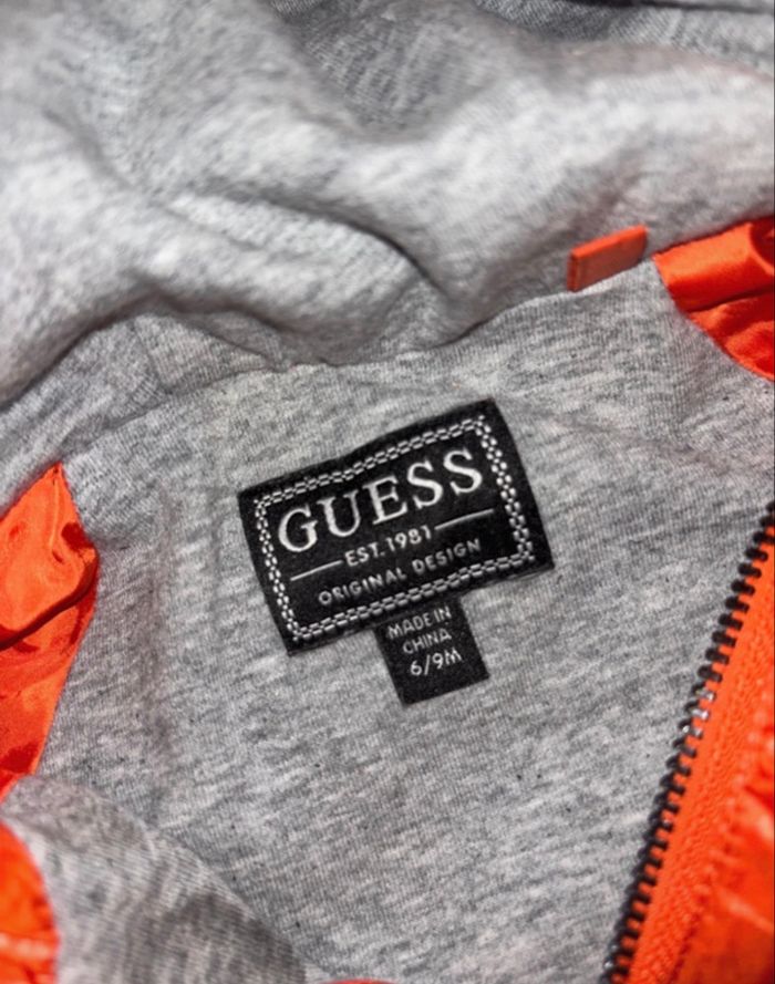 Veste de pluie orange GUESS taille 6-9mois - photo numéro 2