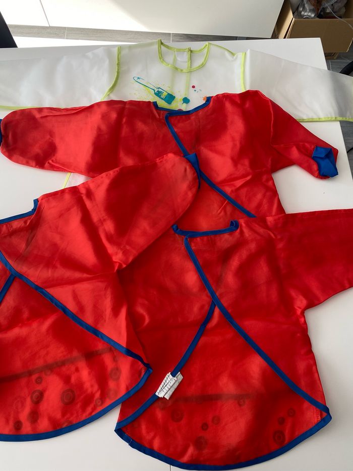 Lot tabliers / bavoirs mixtes - photo numéro 3