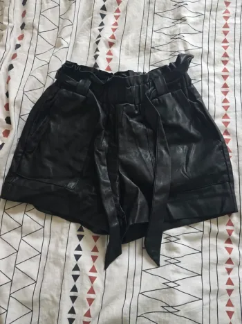 Short simili cuir