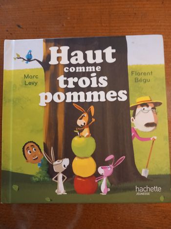 Livre haut comme trois pommes