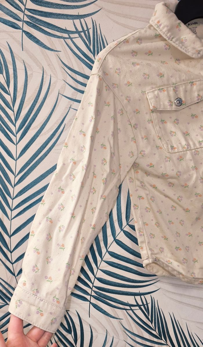 🌸 Veste en jean à fleurs - Kiabi - 12 ans 🌸 - photo numéro 2