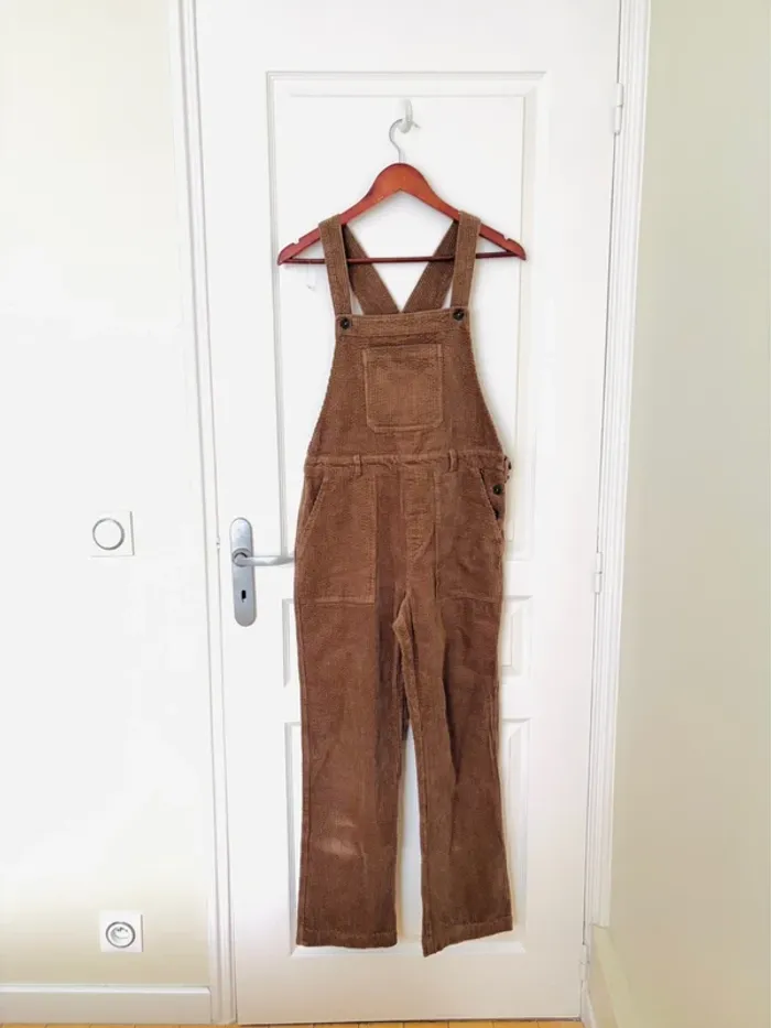 Pantalon à bretelles