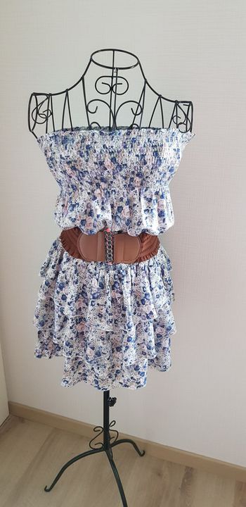 Robe bustier, motif fleuris avec ceinture