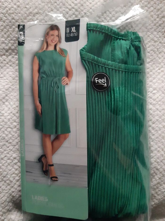 Robe Action verte avec ceinture XL