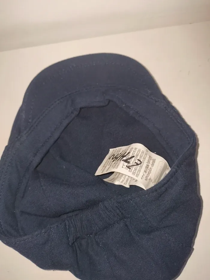 Béret bleu marine taille 49 excellent état - photo numéro 3