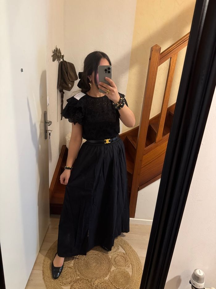 Blouse noire broderie anglaise